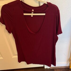 Women's Deep V Short Sleeve Tee in Burgundy
